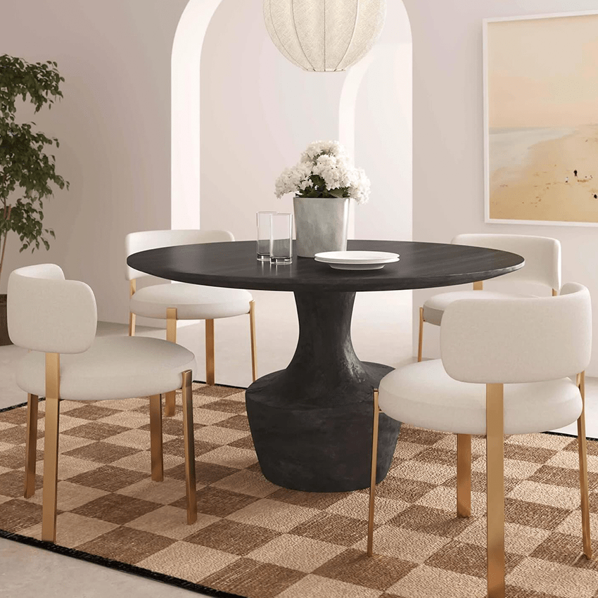 Área de comedor con decoración